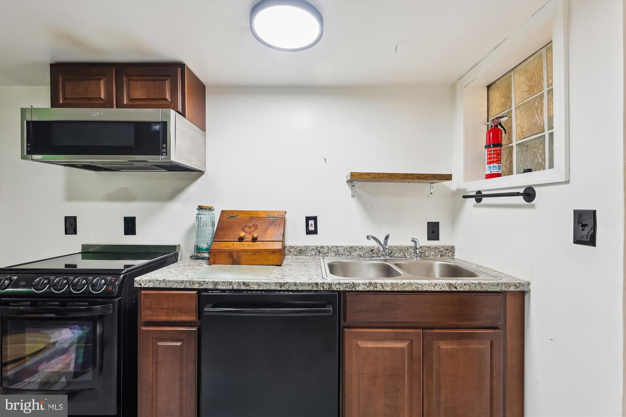 1324 Ridge Place Southeast Washington, DC 20020 - Photo 32 of 85 Kitchenette