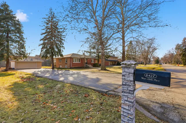 $364,900 | 6427 West 126th Place, Palos Heights, IL 60463