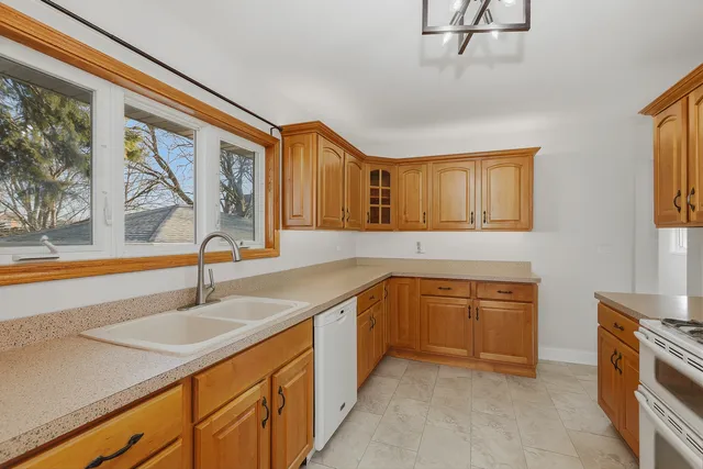 $364,900 | 6427 West 126th Place, Palos Heights, IL 60463