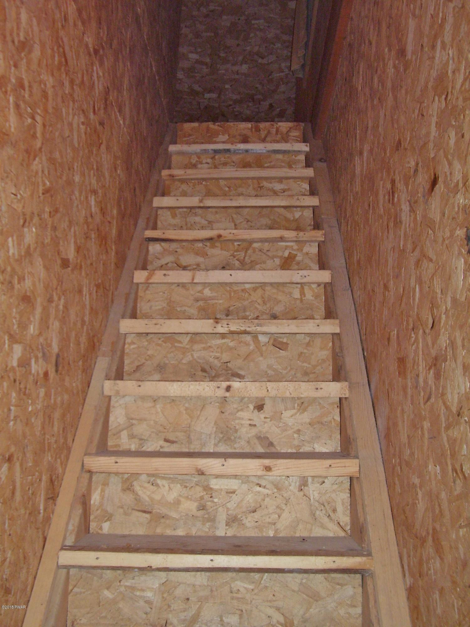158 A Perry Road Greentown, PA 18426 - Photo 21 of 46 Loft 2 Steps