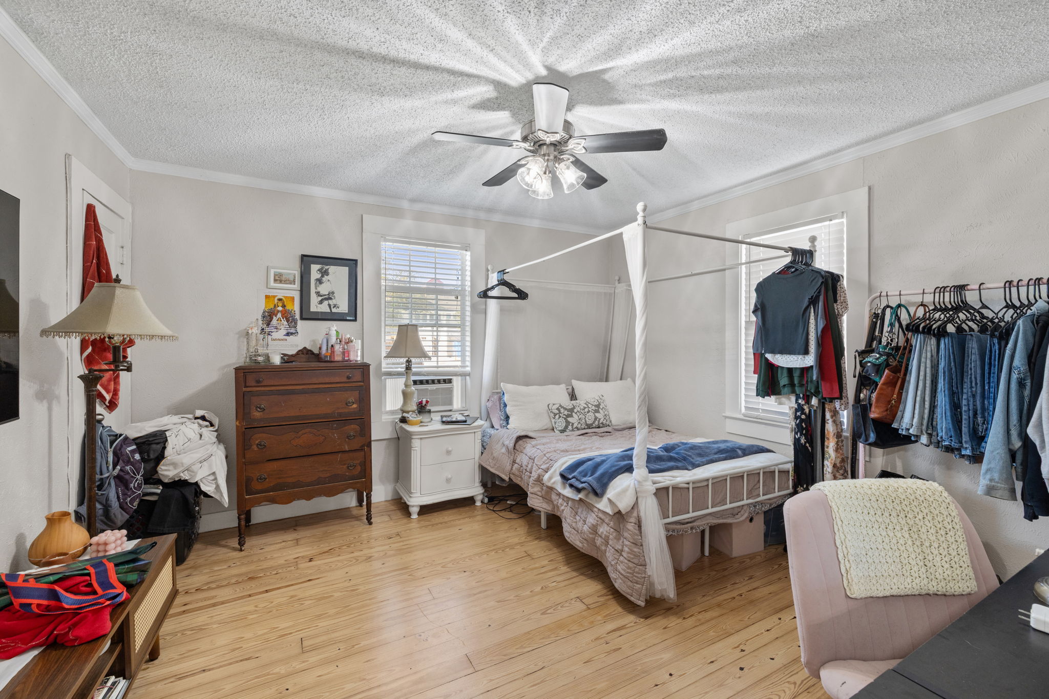 1202 East 29th Street, Unit A Austin, TX 78722 - Photo 21 of 37 a living room with furniture and a gym equipment