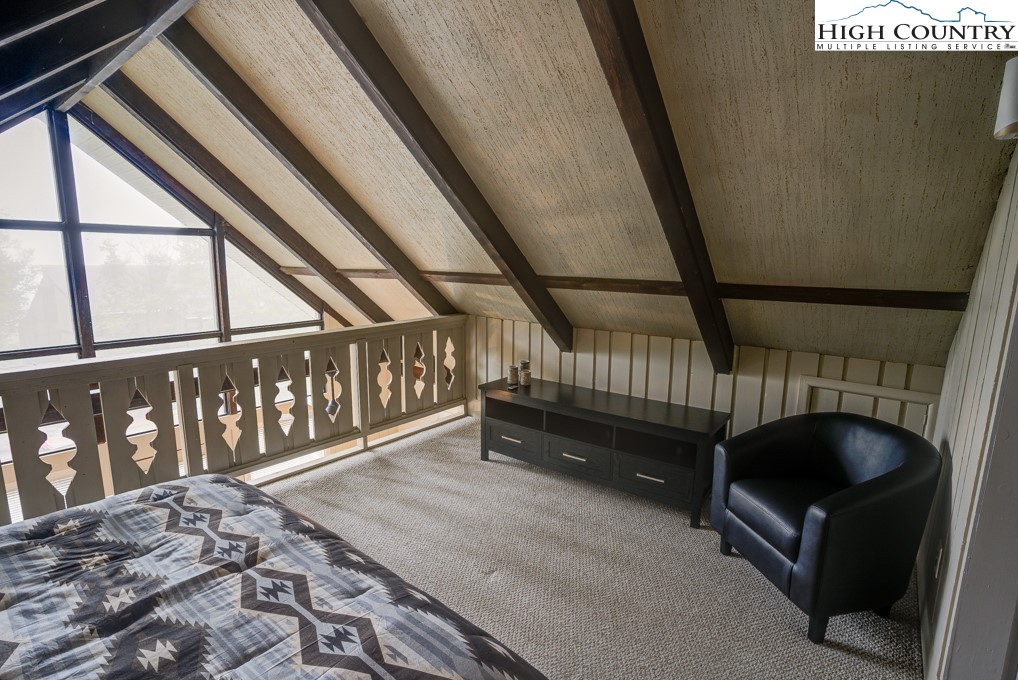 105 North Pinnacle Ridge Road, Unit 5 Beech Mountain, NC 28604 - Photo 13 of 35 a view of entryway