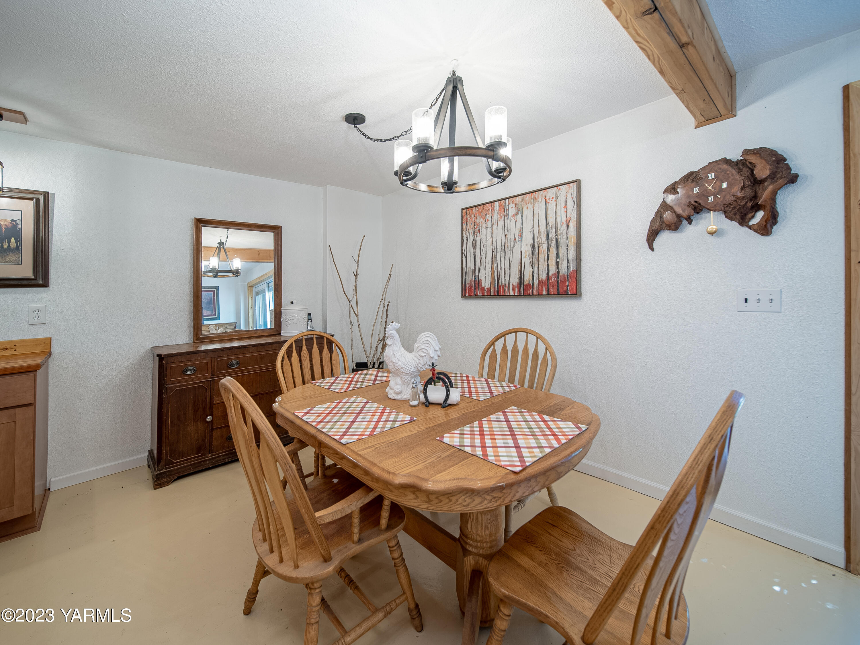 109004 King Tull Road Prosser, WA 99350 - Photo 12 of 49 a dining room with furniture and window