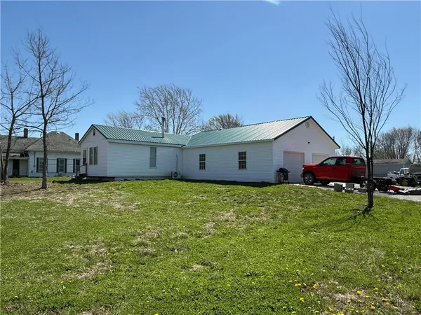 $175,000 | 310 West State Highway, Coffey, MO 64636