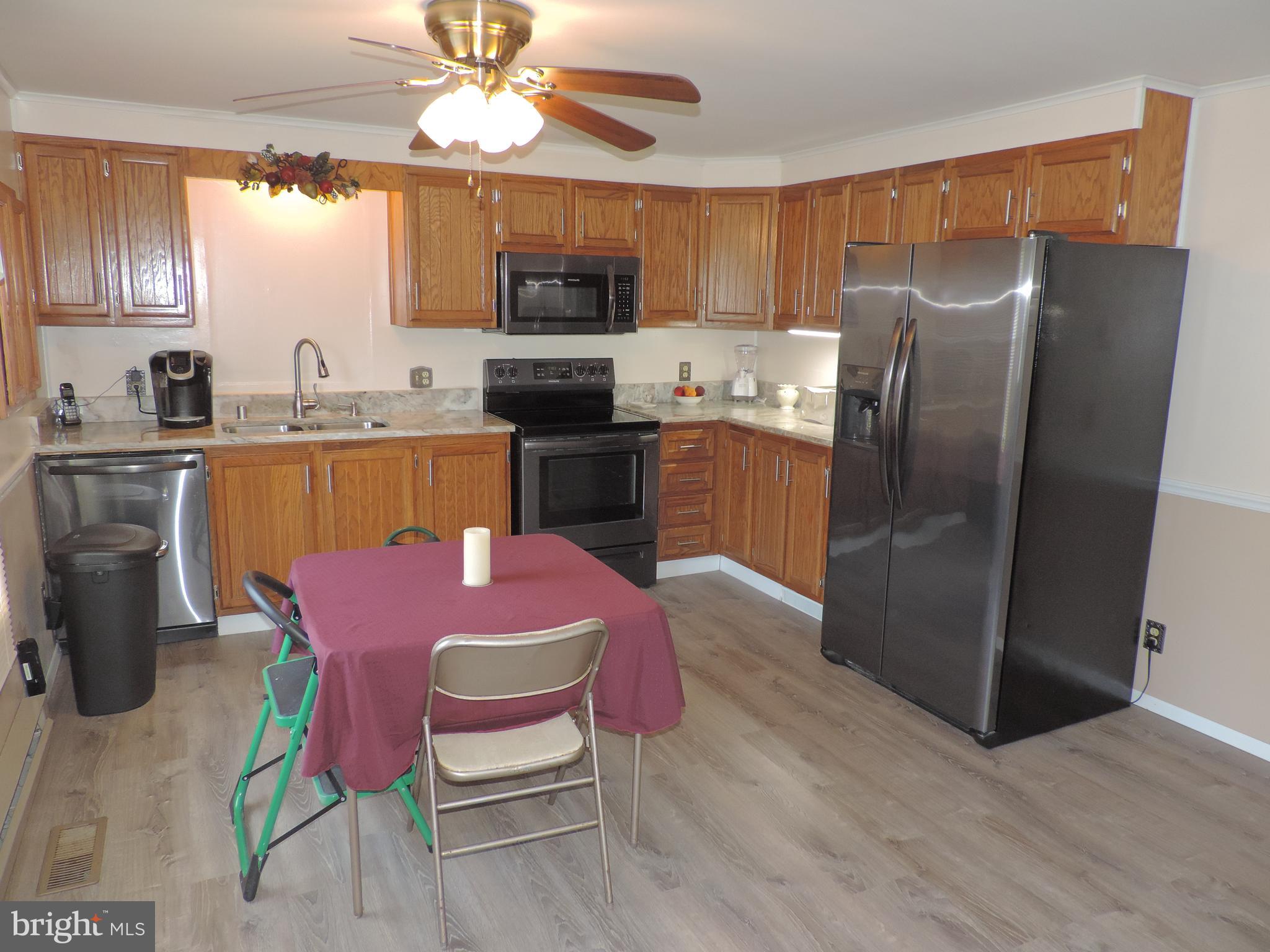 17 Bush Chapel Road Aberdeen, MD 21001 - Photo 5 of 40 Eat in Kitchen with granite counters