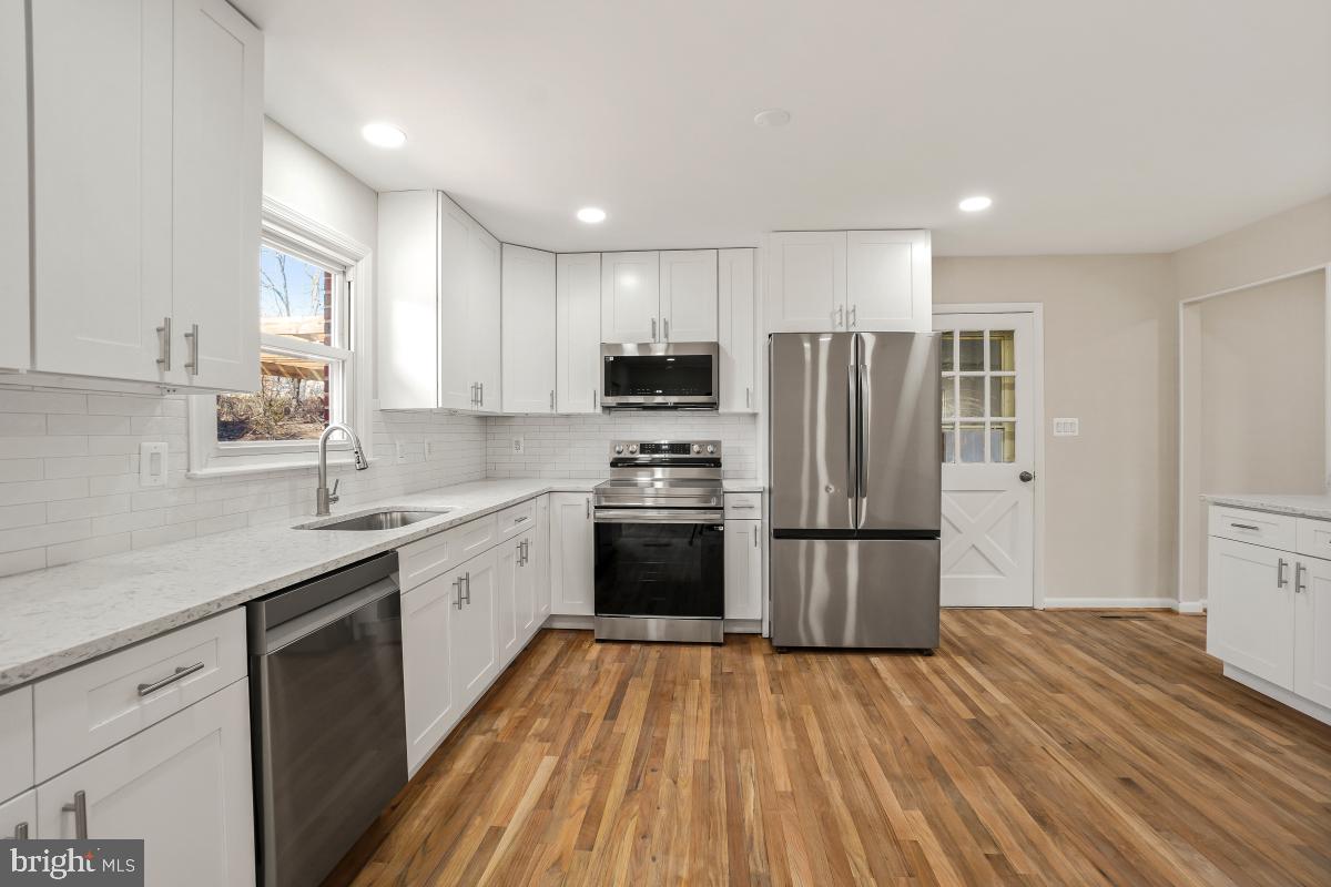 22816 Frederick Road Clarksburg, MD 20871 - Photo 8 of 31 Brand new remodeled kitchen
