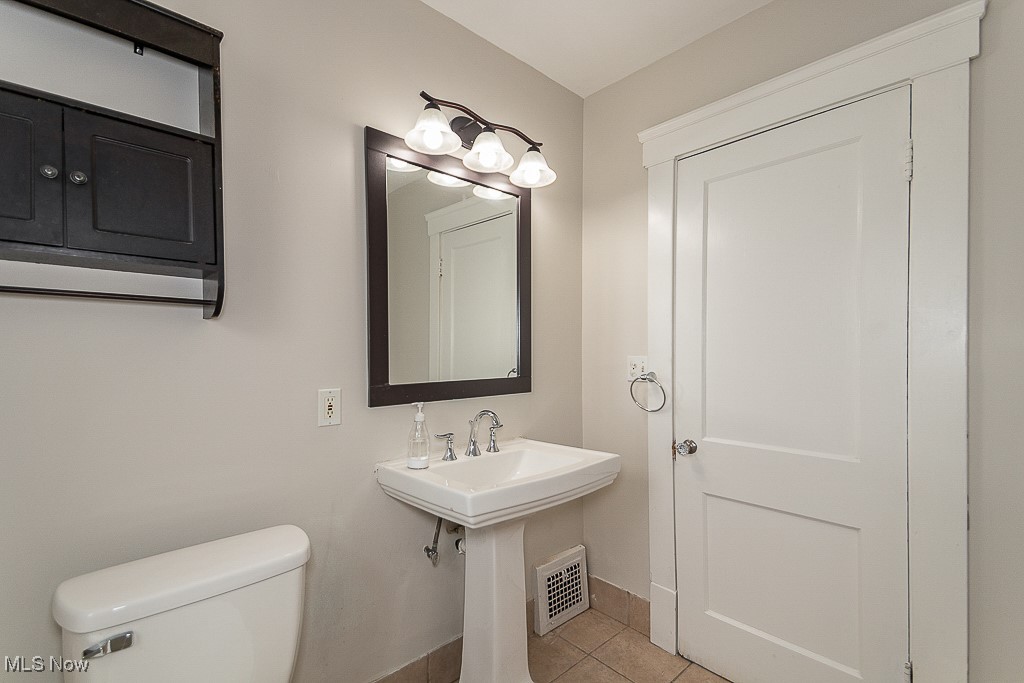 3591 Menlo Road Cleveland, OH 44120 - Photo 23 of 35