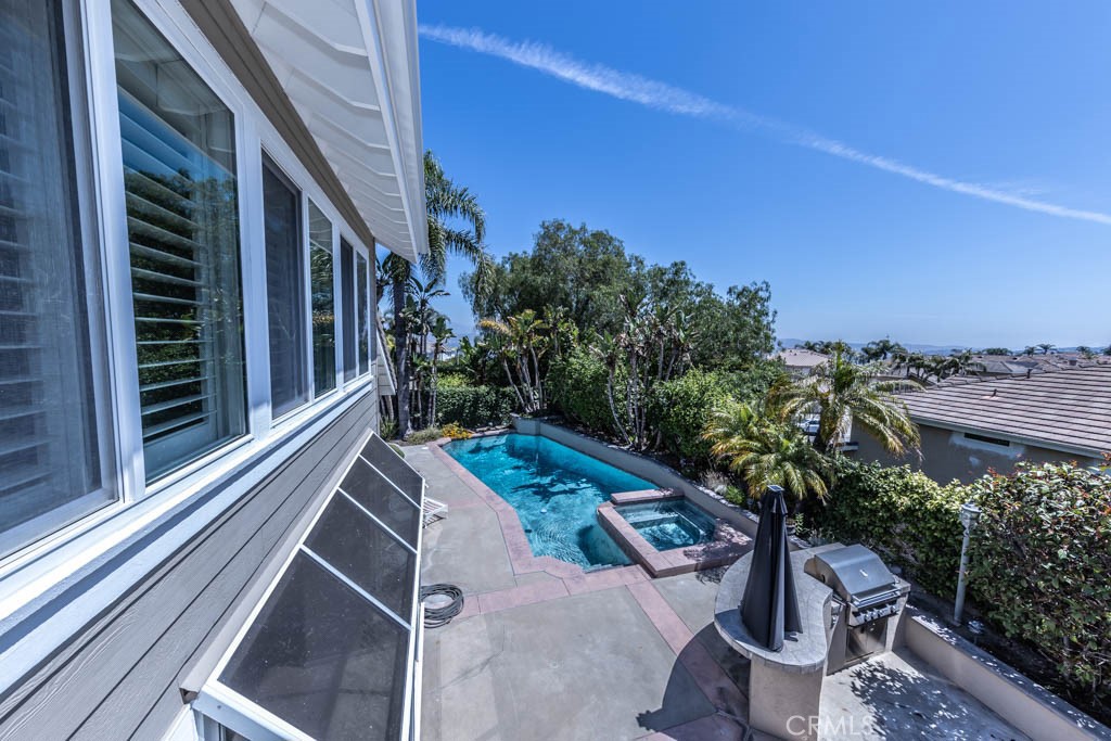 2871 North Roxbury Street Orange, CA 92867 - Photo 2 of 25 a view of balcony with furniture