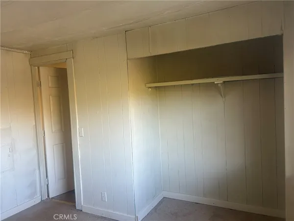 a view of a yard with a fountain