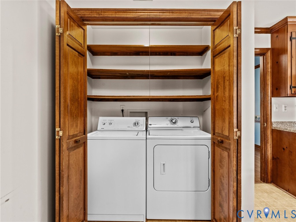 4701 Black Oak Road North Chesterfield, VA 23237 - Photo 21 of 47 a utility room with dryer and washer
