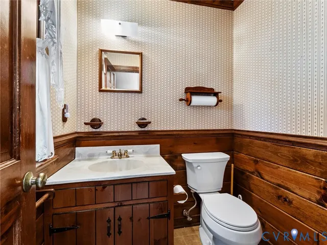 a view of a back yard of the house