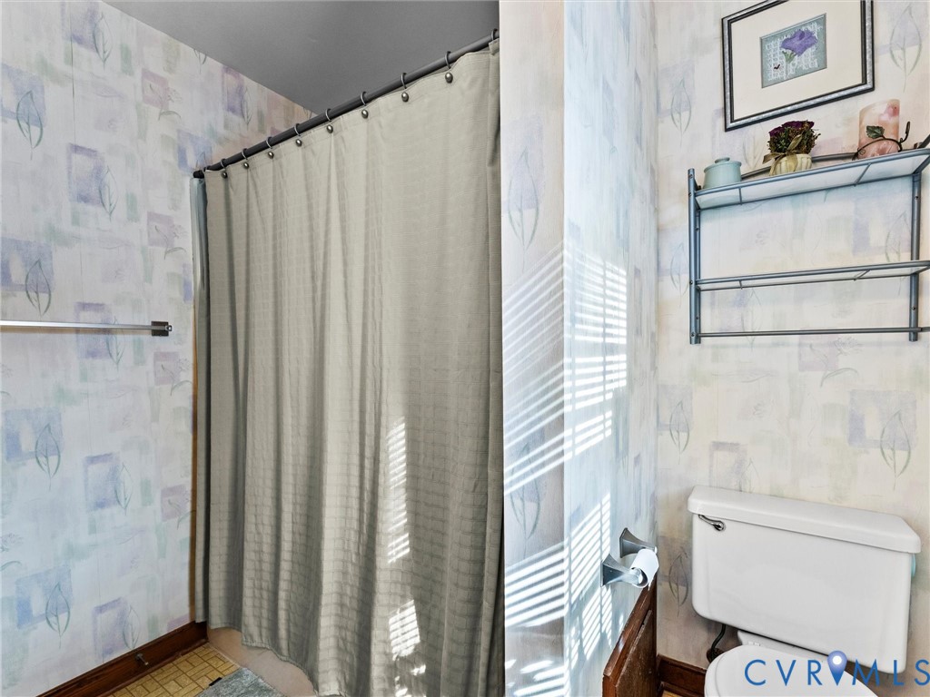 4701 Black Oak Road North Chesterfield, VA 23237 - Photo 31 of 47 a bathroom with a sink toilet and shower