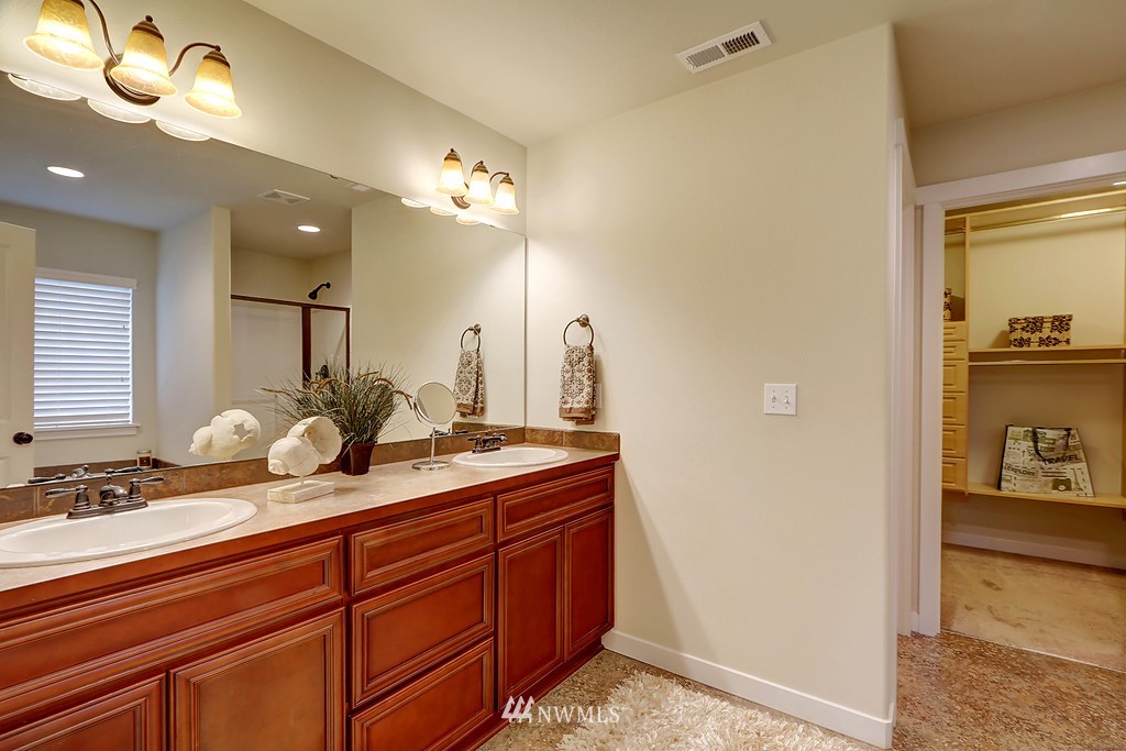 696 Ilwaco Place Northeast Renton, WA 98059 - Photo 14 of 18 Gallery Image 14