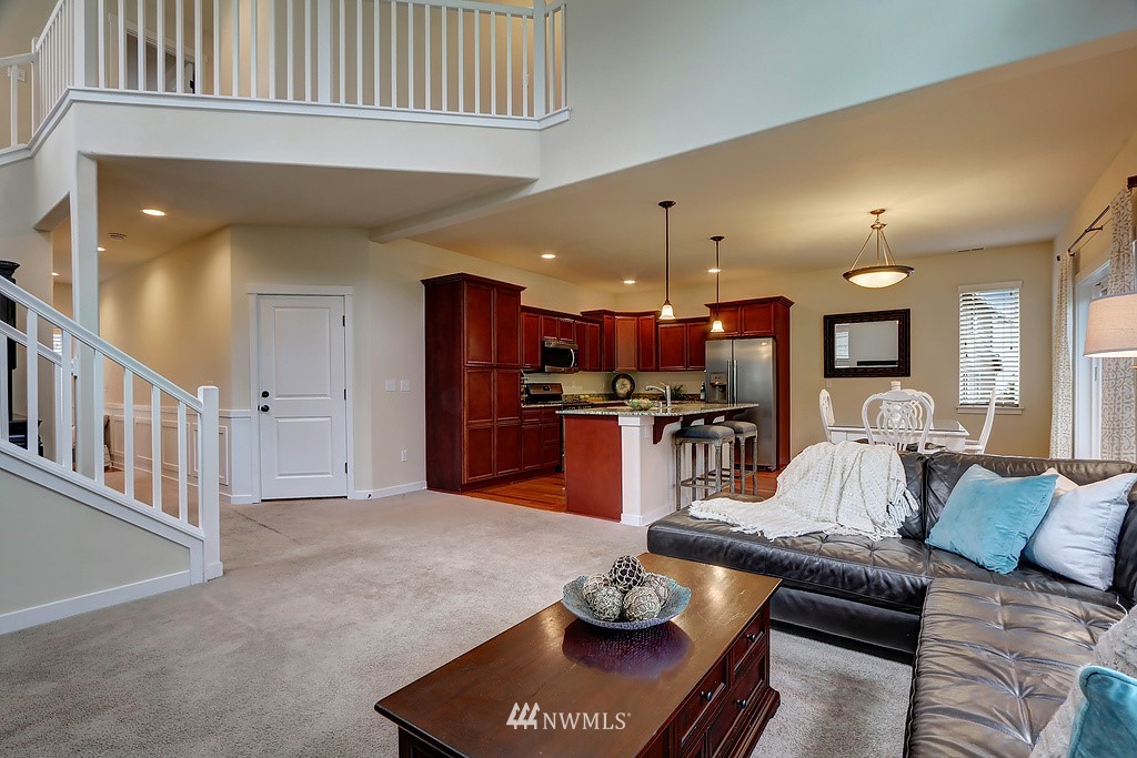 696 Ilwaco Place Northeast Renton, WA 98059 - Photo 5 of 18 Gallery Image 5