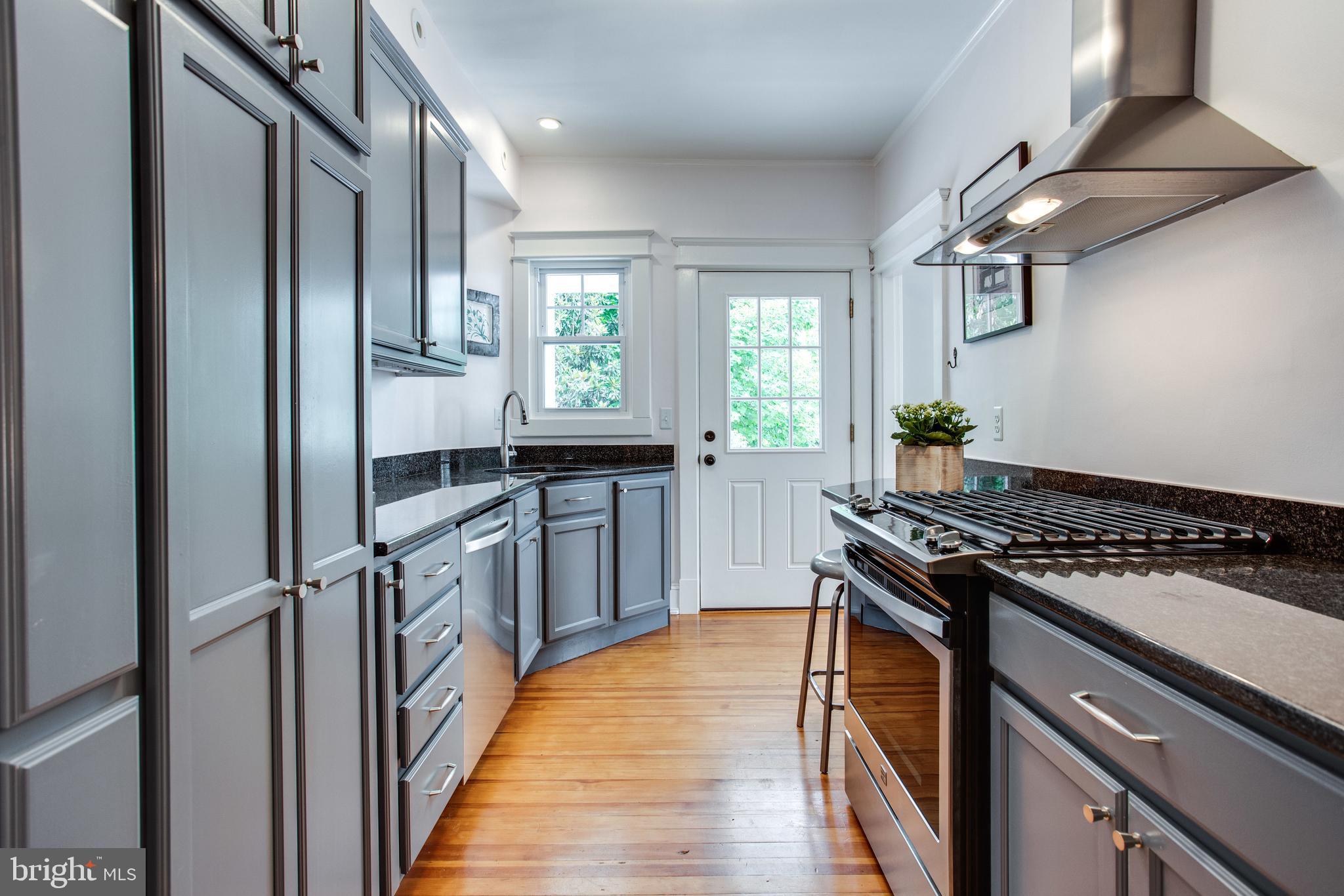 1414 Foxhall Road Northwest Washington, DC 20007 - Photo 10 of 25 Custom kitchen