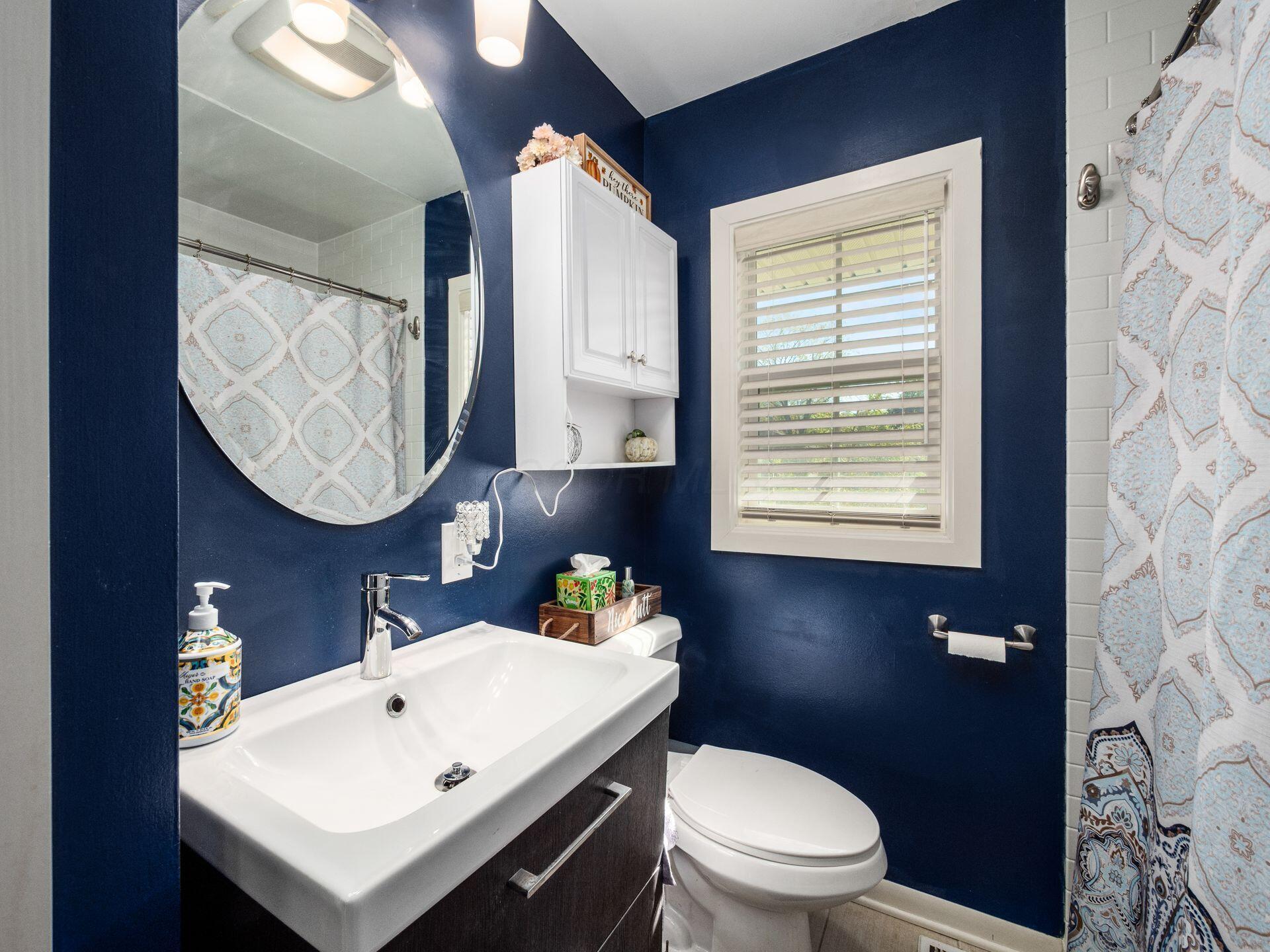 2308 Shrewsbury Road Columbus, OH 43221 - Photo 19 of 42 First Floor bath