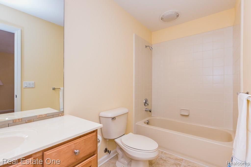 2323 Andover Boulevard Rochester, MI 48306 - Photo 19 of 32 Gallery Image 19