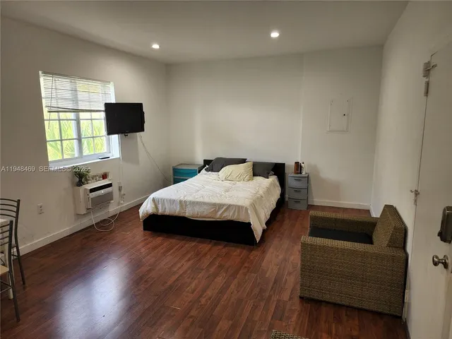 $1,750 | 1345 Pennsylvania Avenue, Unit 4C, Miami Beach, FL 33139