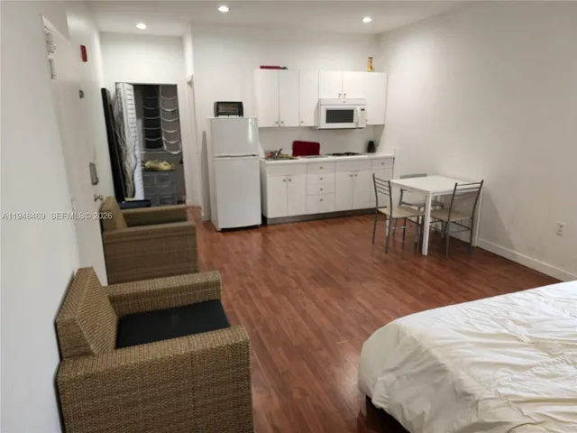 $1,750 | 1345 Pennsylvania Avenue, Unit 4C, Miami Beach, FL 33139