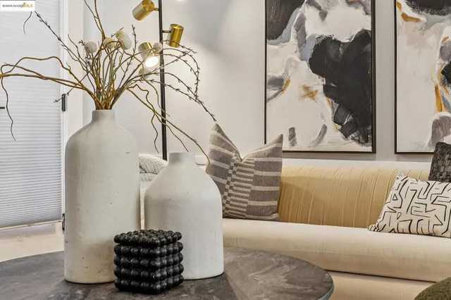 $799,000 | 6426 Benvenue Avenue, Unit 3, Oakland, CA 94618