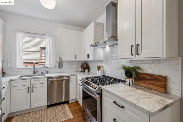 $799,000 | 6426 Benvenue Avenue, Unit 3, Oakland, CA 94618