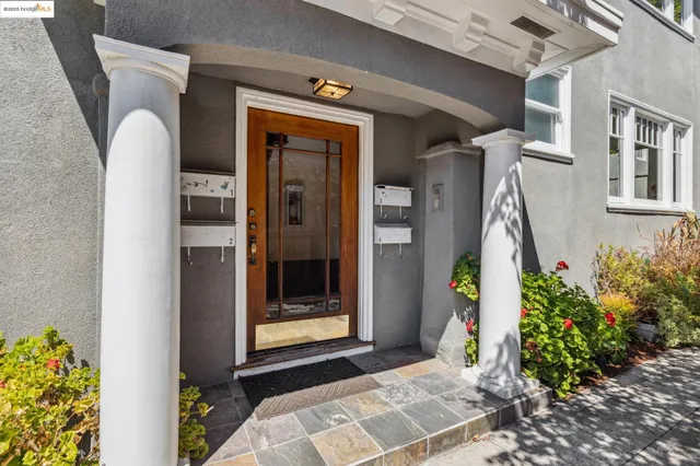 $799,000 | 6426 Benvenue Avenue, Unit 3, Oakland, CA 94618