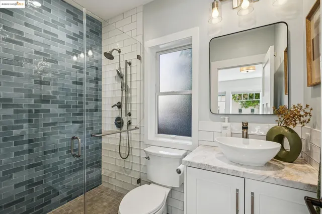 $799,000 | 6426 Benvenue Avenue, Unit 3, Oakland, CA 94618