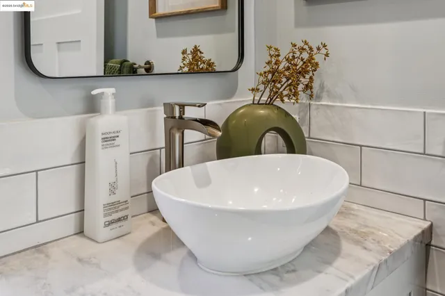 $799,000 | 6426 Benvenue Avenue, Unit 3, Oakland, CA 94618