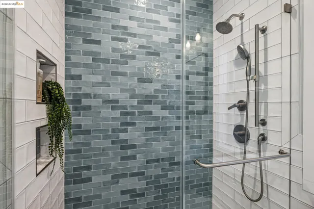 $799,000 | 6426 Benvenue Avenue, Unit 3, Oakland, CA 94618