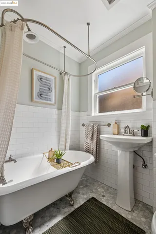 $799,000 | 6426 Benvenue Avenue, Unit 3, Oakland, CA 94618