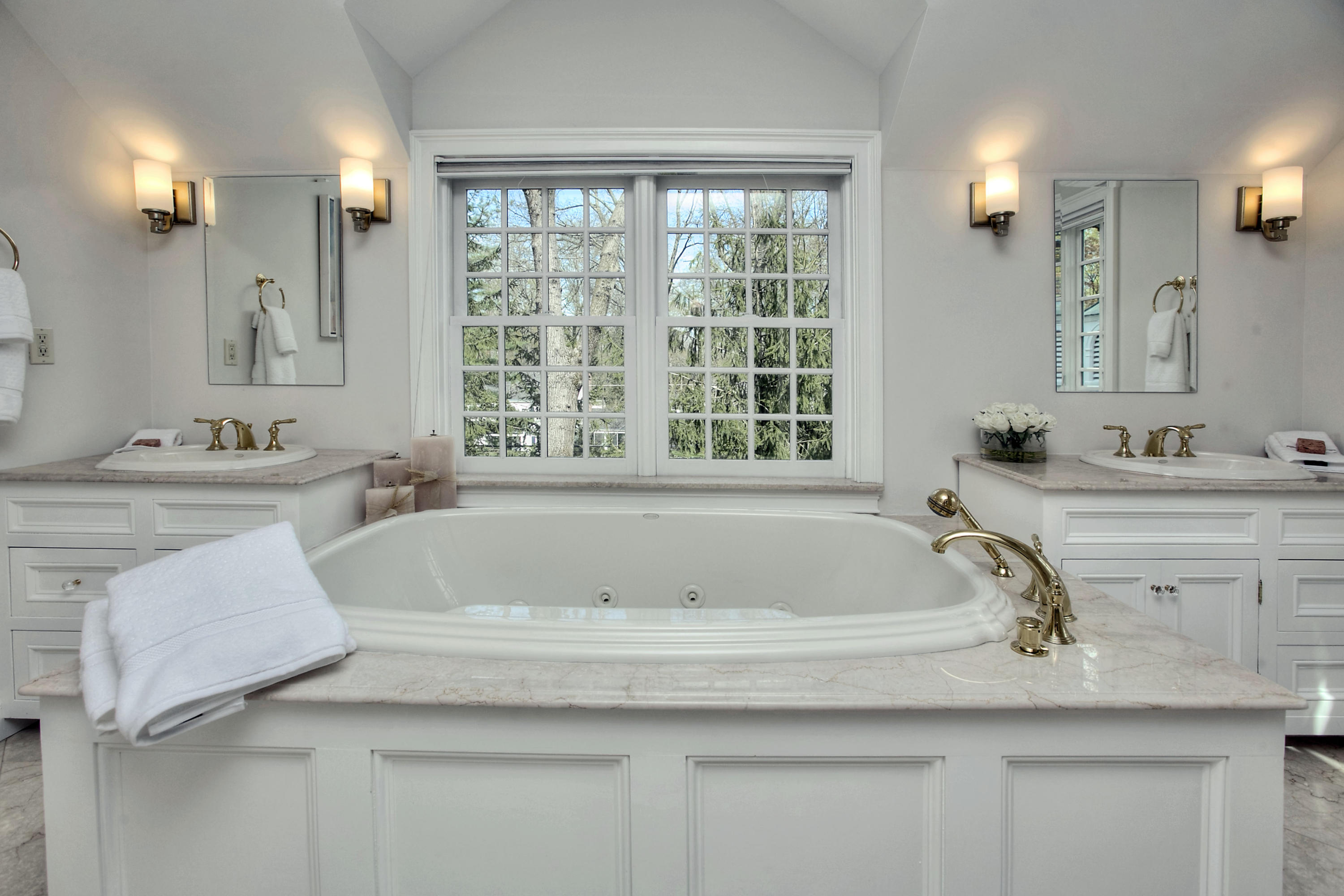 25 Point O Woods Road Darien, CT 06820 - Photo 46 of 68 a bathroom with a tub sink and mirror