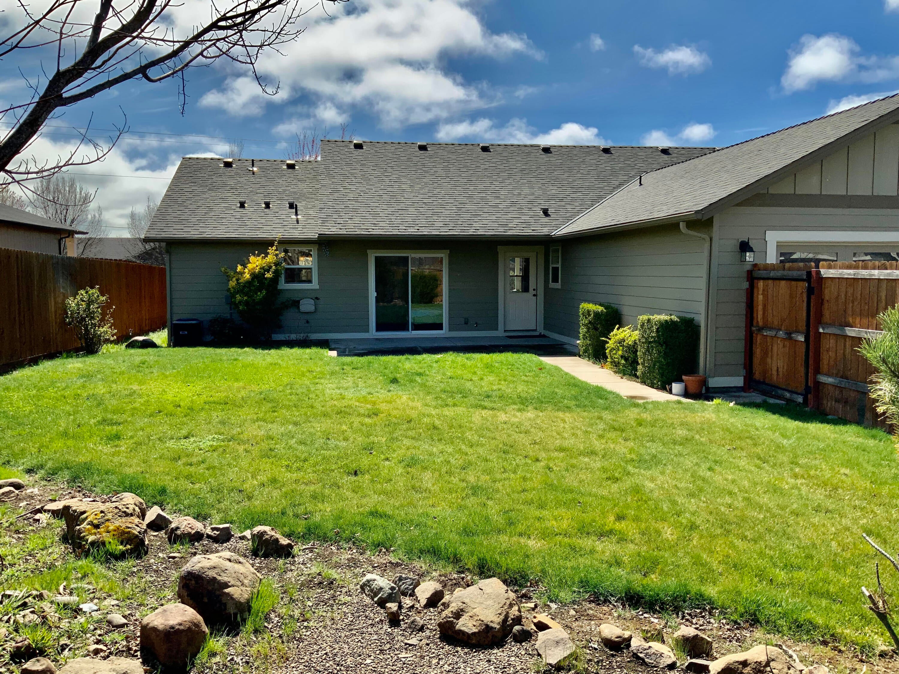 575 Barton Road Eagle Point, OR 97524 - Photo 19 of 26 Backyard