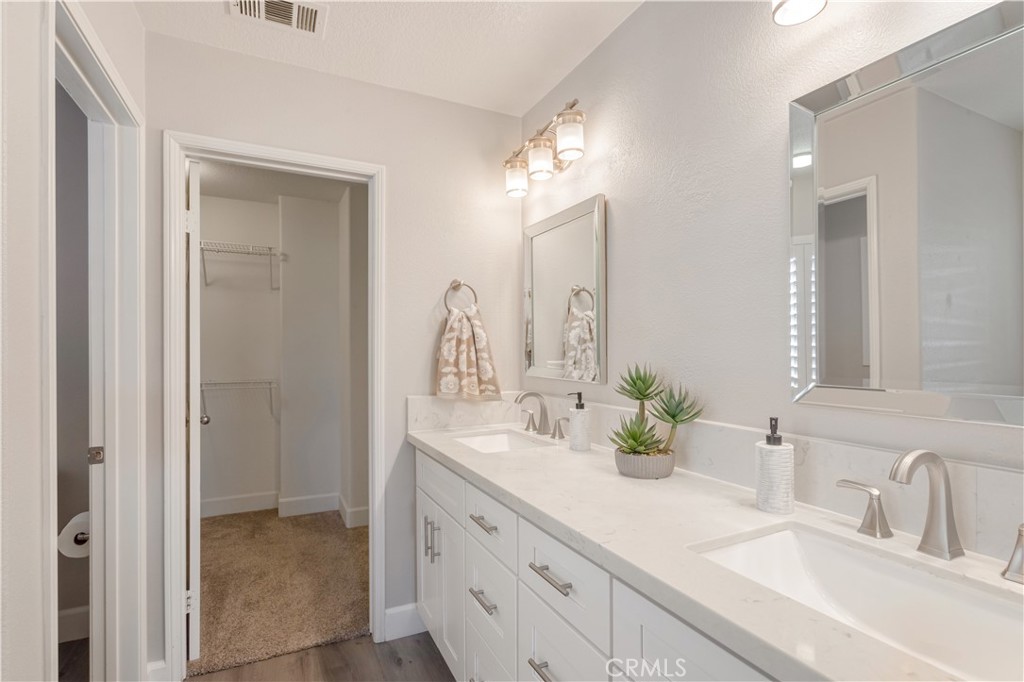 40116 Stowe Road Temecula, CA 92591 - Photo 26 of 53 Primary Bathrooom