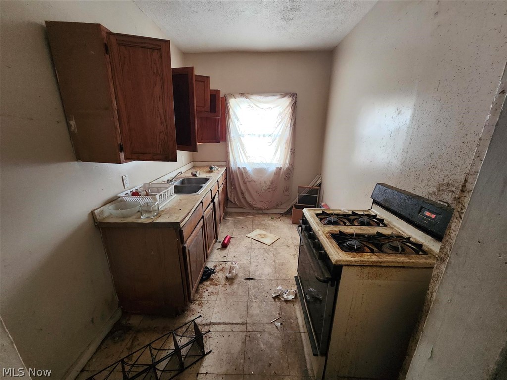 881 Eddy Road Cleveland, OH 44108 - Photo 19 of 36 Unit 8