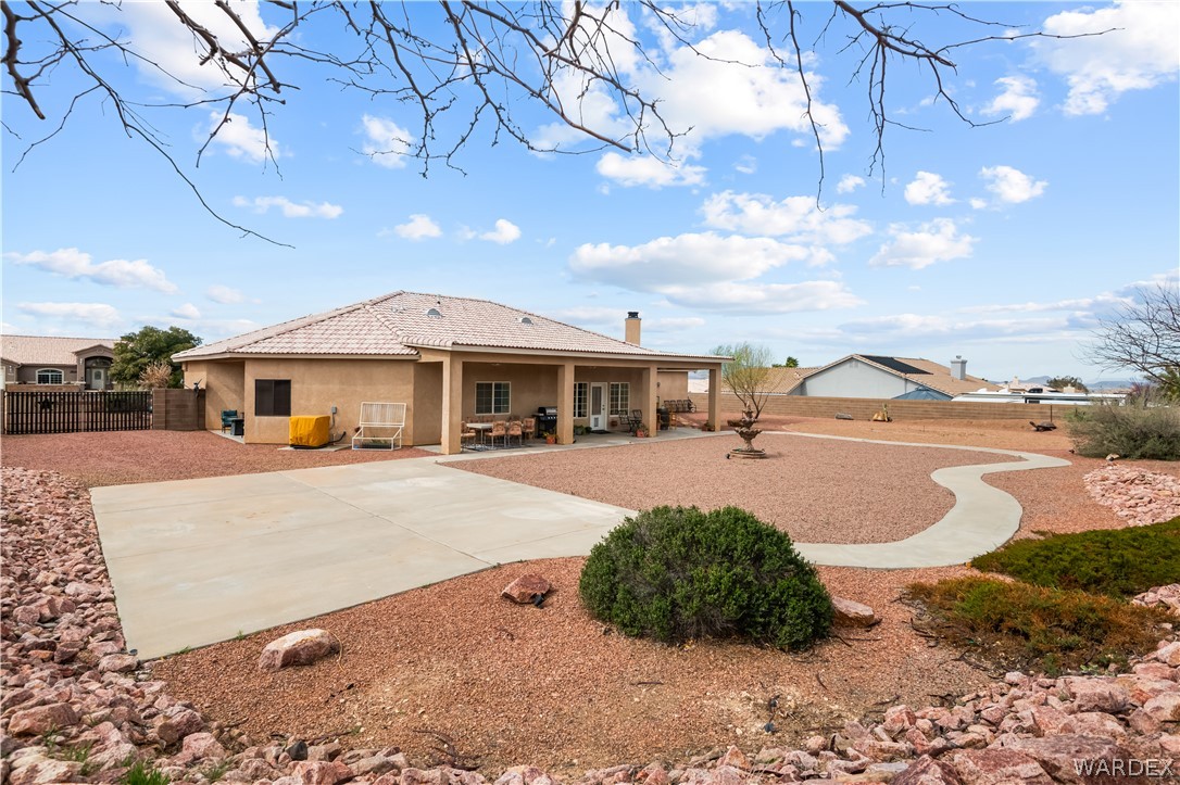 2898 Mountain Trail Road Kingman, AZ 86401 - Photo 48 of 75 a front view of a house with a yard