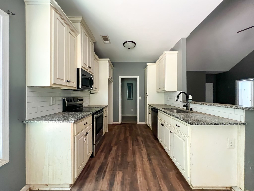 328 Lee Road Salem, AL 36874 - Photo 5 of 16