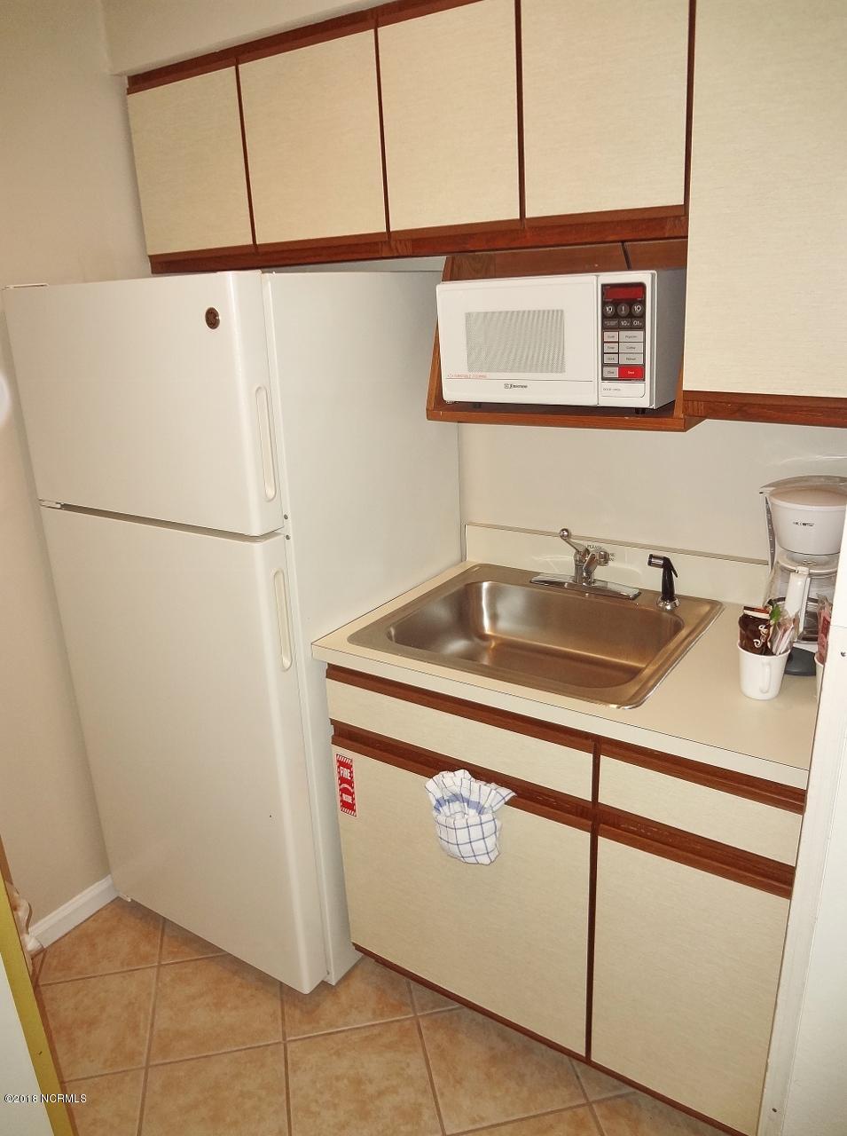 217 Clubhouse Road, Unit 302 Sunset Beach, NC 28468 - Photo 23 of 39 Kitchenette