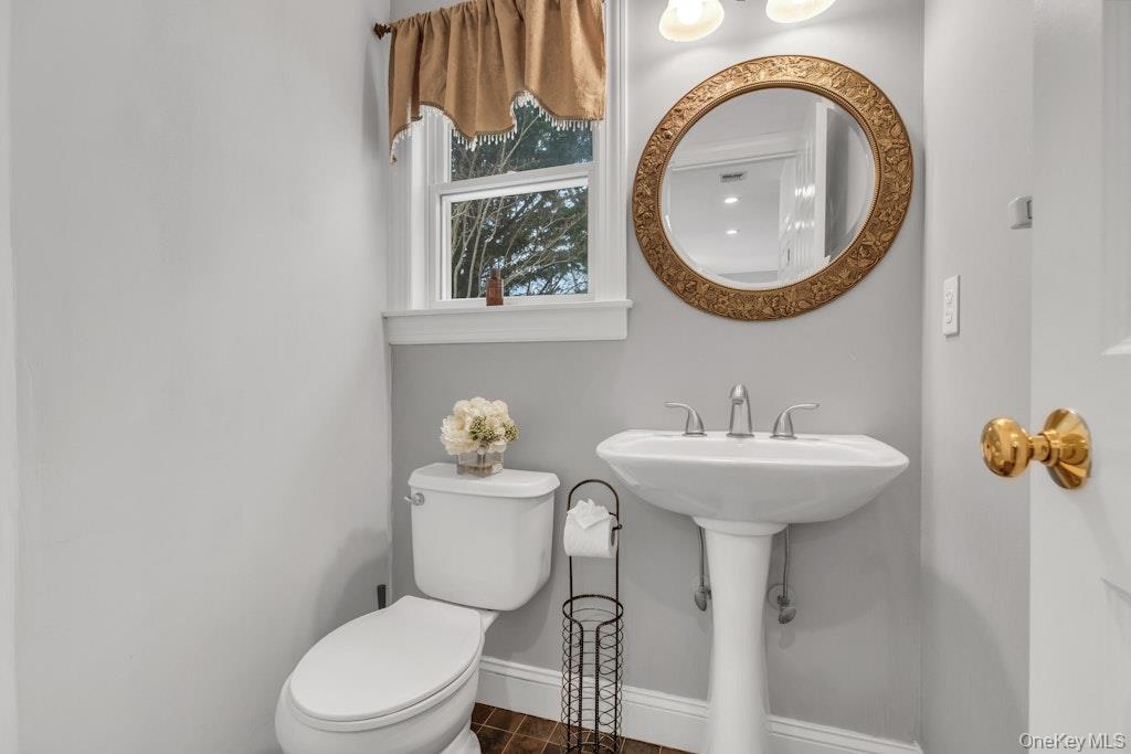 2655 Rocky Point Road East Marion, NY 11939 - Photo 25 of 50 Powder Room