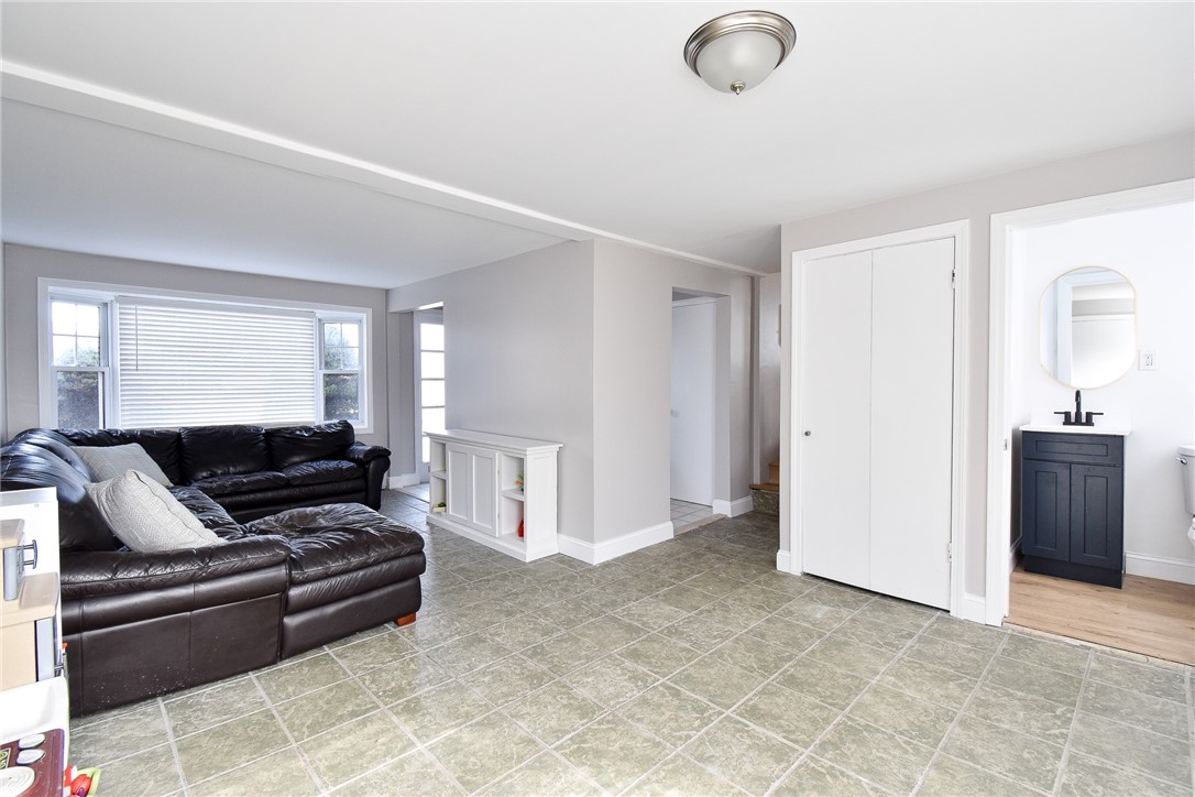 164 Cherry Hill Road Johnston, RI 02919 - Photo 11 of 32 Family Room