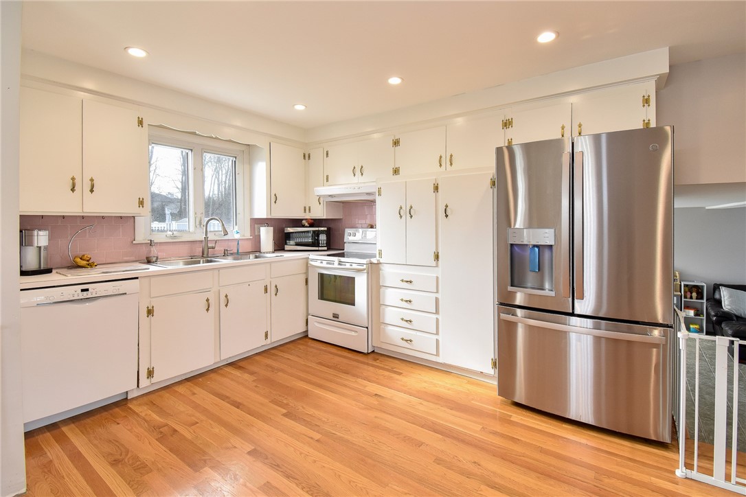 164 Cherry Hill Road Johnston, RI 02919 - Photo 8 of 32 Kitchen