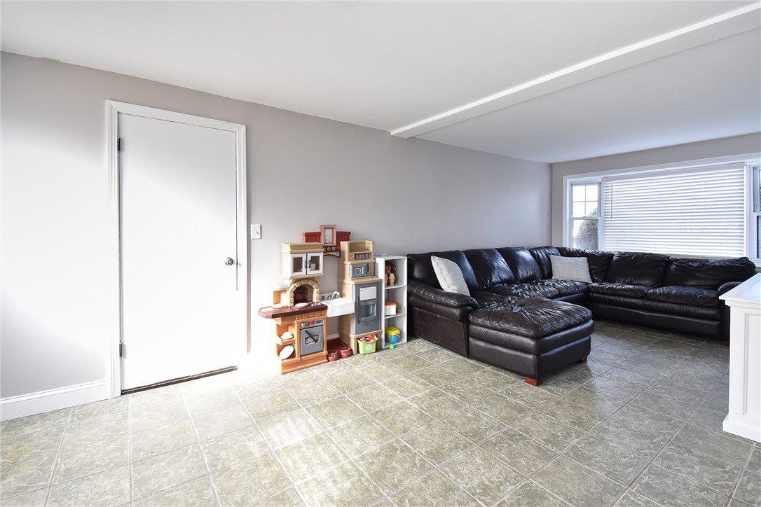 164 Cherry Hill Road Johnston, RI 02919 - Photo 10 of 32 Family Room