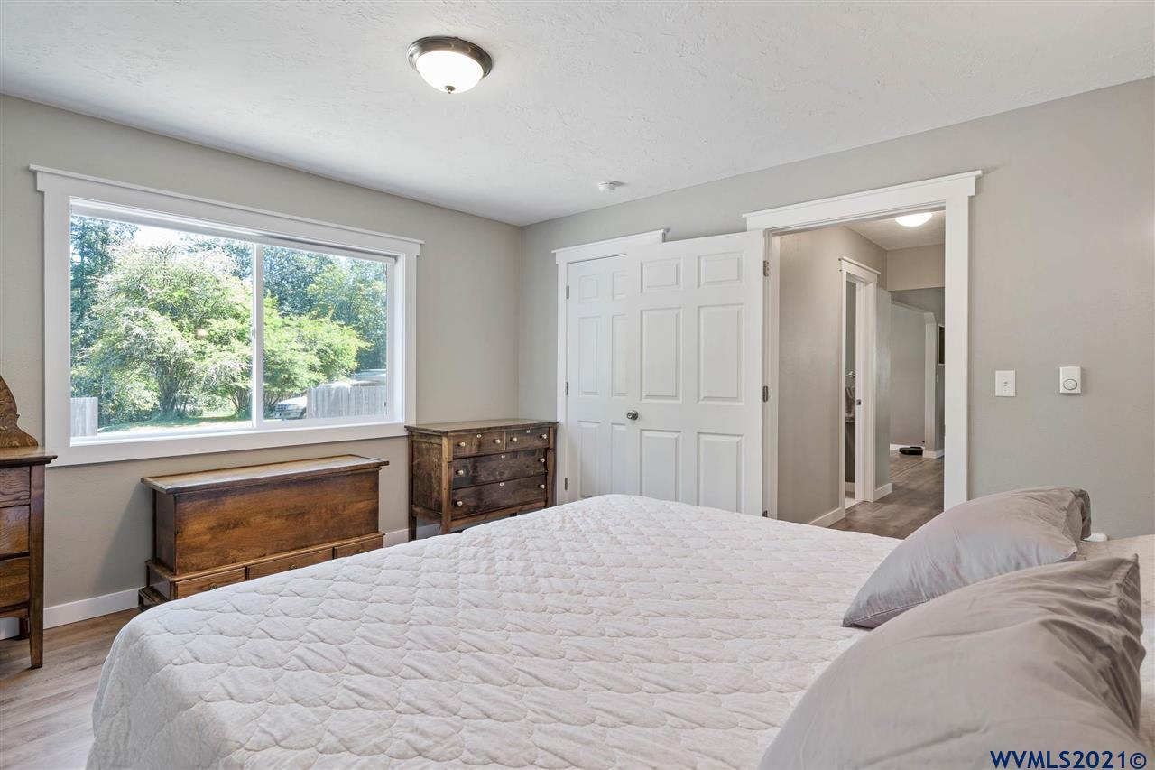 33004 Brewster Road Lebanon, OR 97355 - Photo 12 of 33 Gallery Image 12