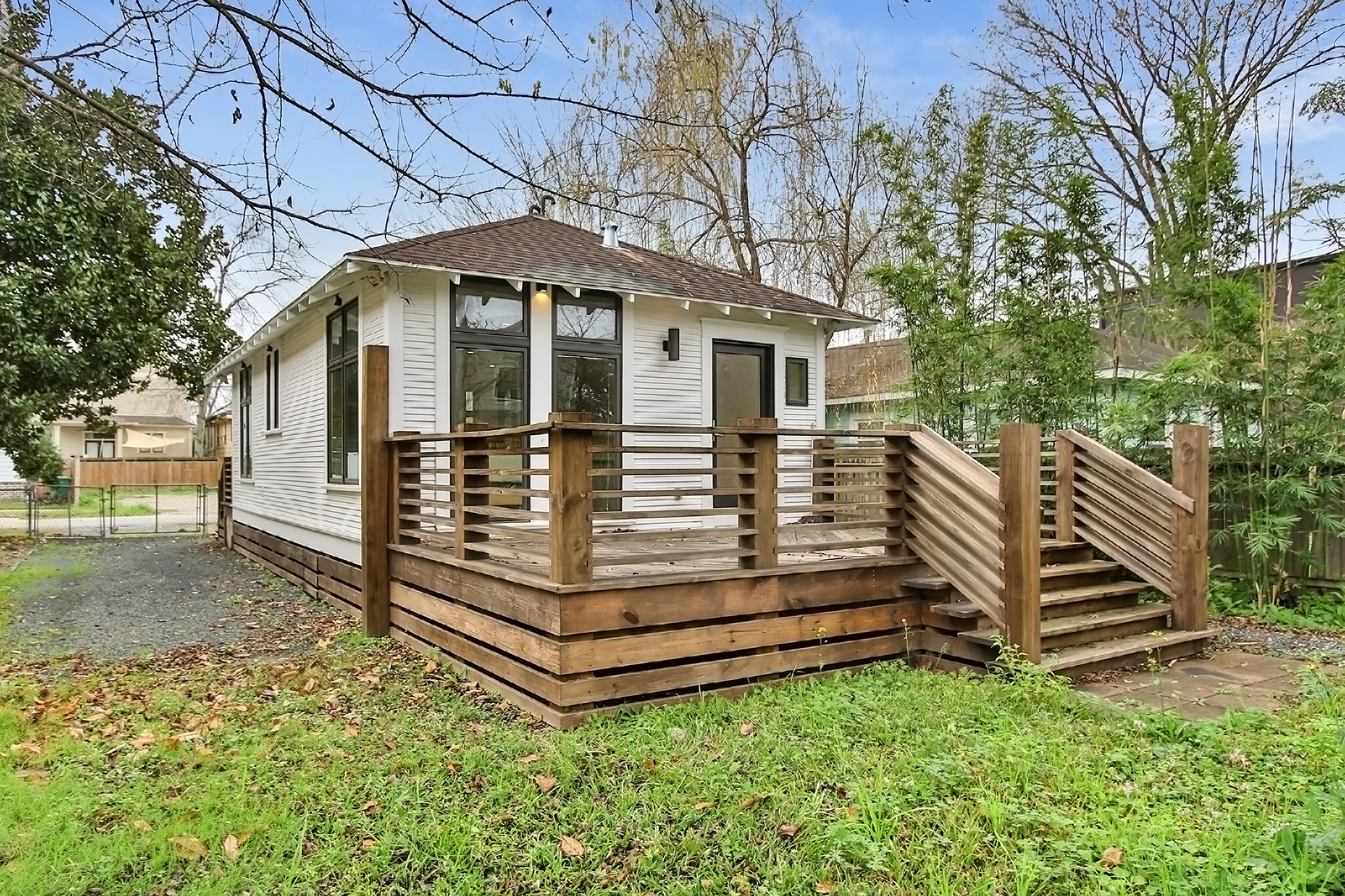 811 East 23rd Street Houston, TX 77009 - Photo 29 of 30 a front view of a house with a yard