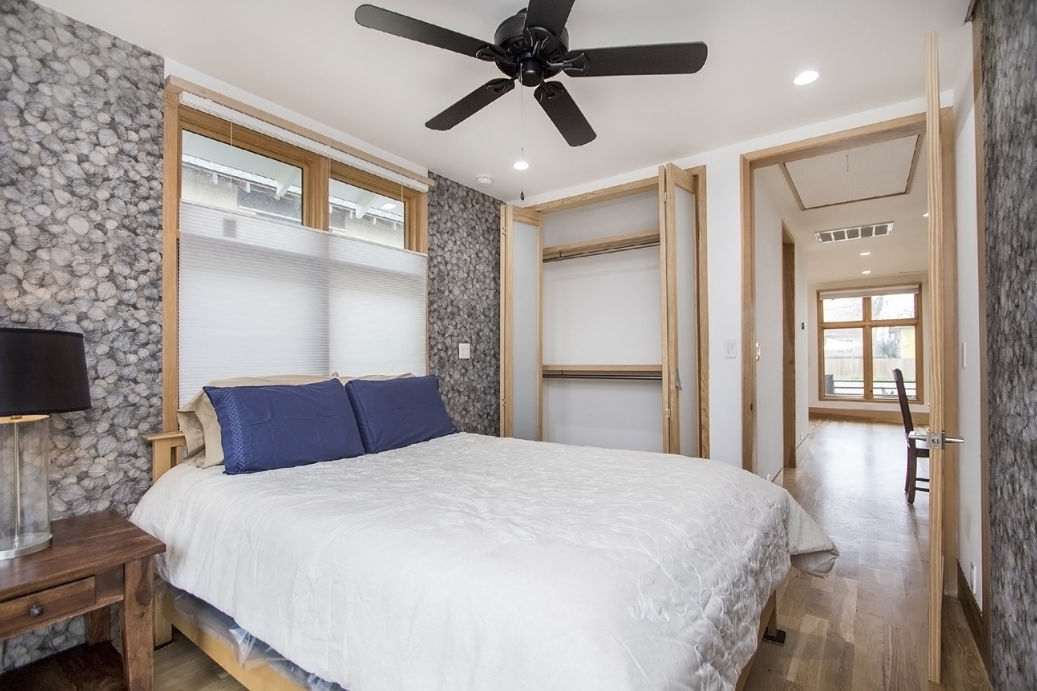 811 East 23rd Street Houston, TX 77009 - Photo 4 of 30 a bedroom with a large bed and a flat tv screen