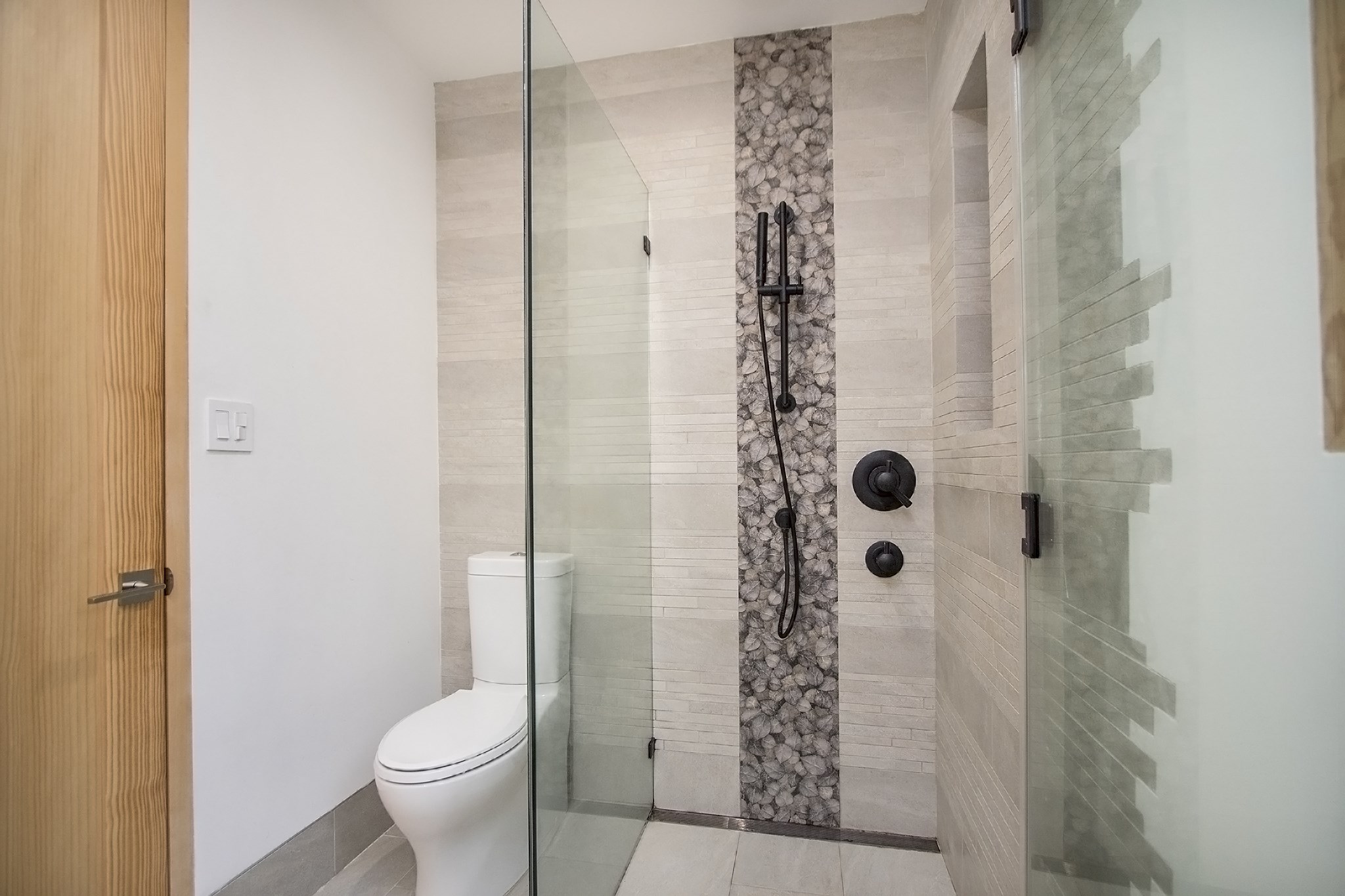811 East 23rd Street Houston, TX 77009 - Photo 7 of 30 a bathroom with a shower toilet and sink
