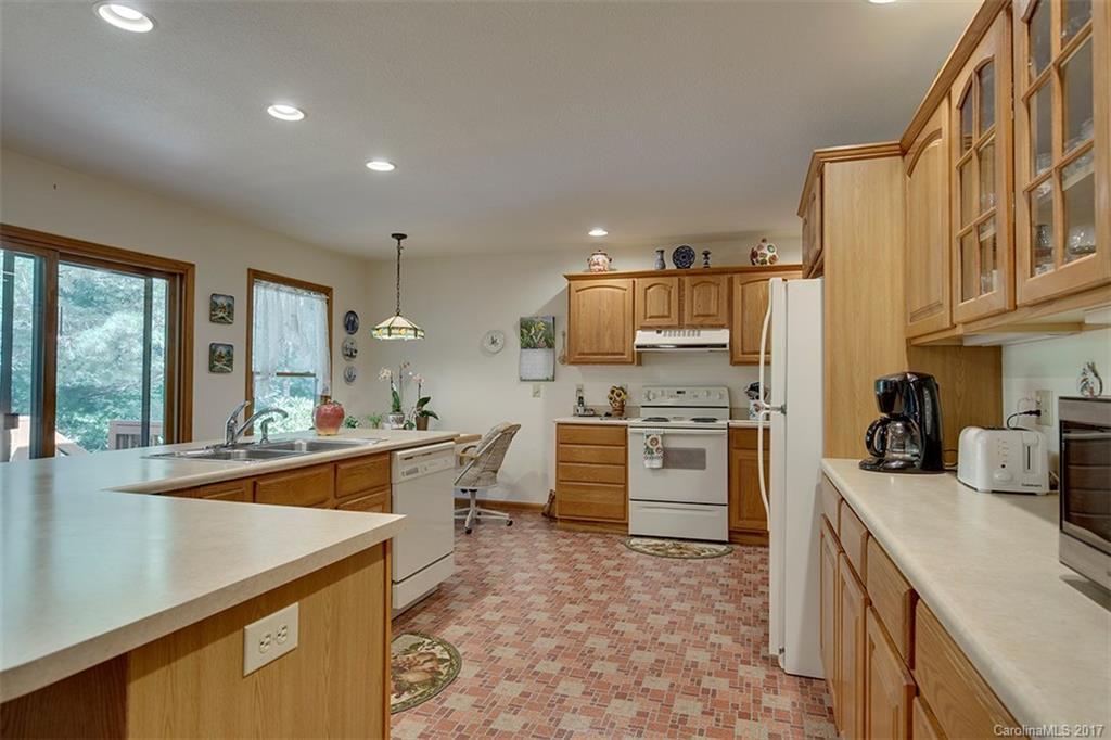700 Thunder Road, Unit 124 Brevard, NC 28712 - Photo 3 of 13 Gallery Image 3