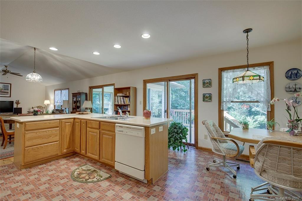 700 Thunder Road, Unit 124 Brevard, NC 28712 - Photo 4 of 13 Gallery Image 4