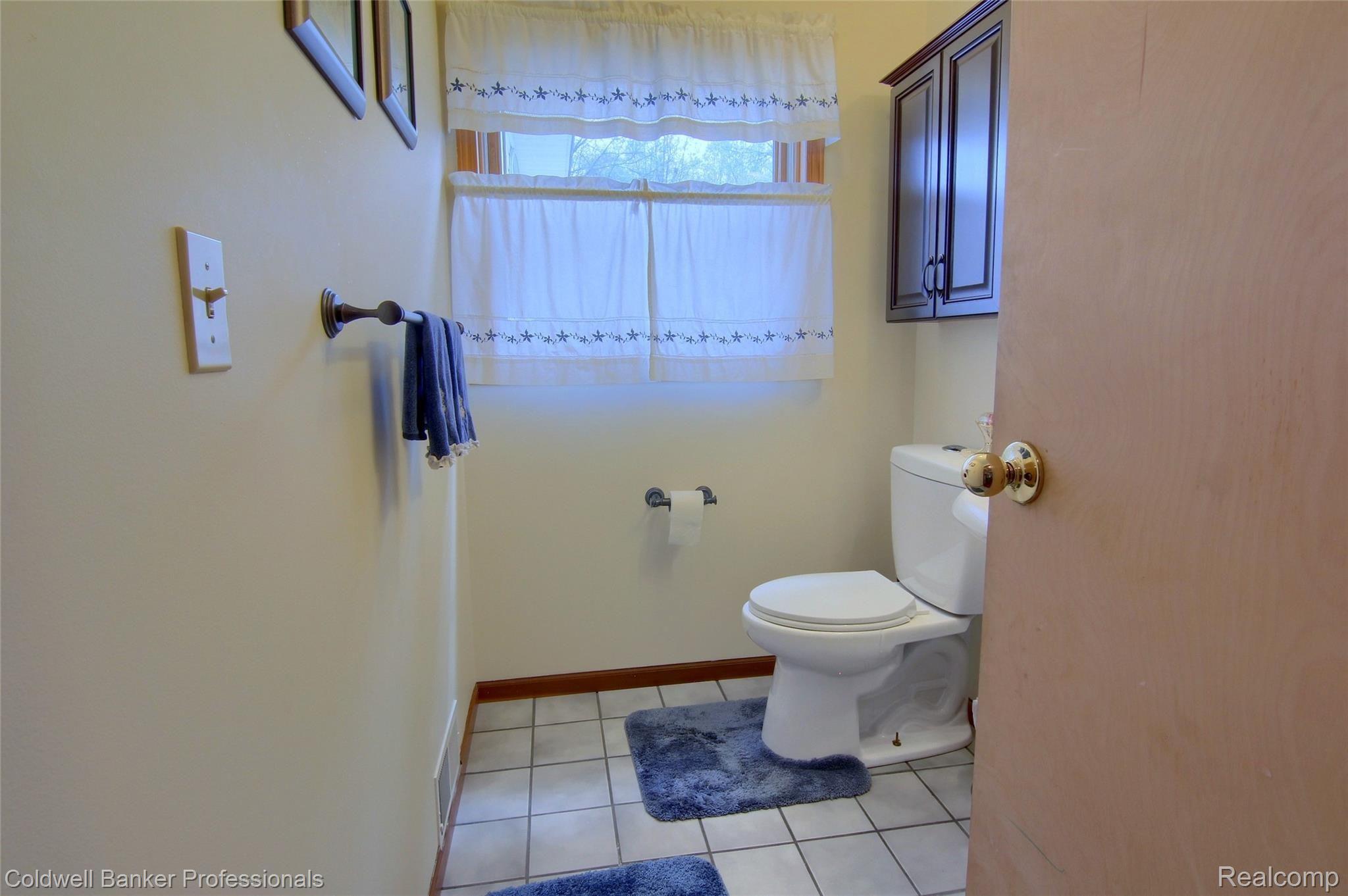 21991 Rust Road New Boston, MI 48164 - Photo 17 of 32 17-Half-Bath-2nd-View.jpg