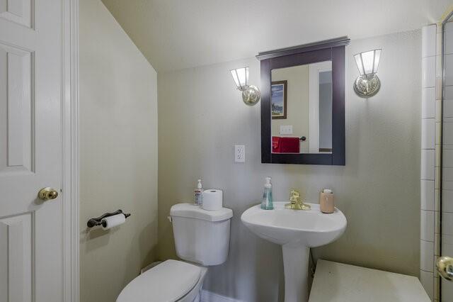 103 Ridgeway Gap Ovilla, TX 75154 - Photo 31 of 40 a bathroom with a toilet a sink and mirror