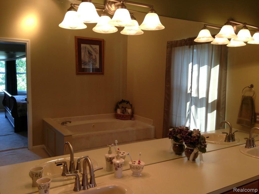 24823 Jamestowne Road Novi, MI 48375 - Photo 25 of 44 24.jpg